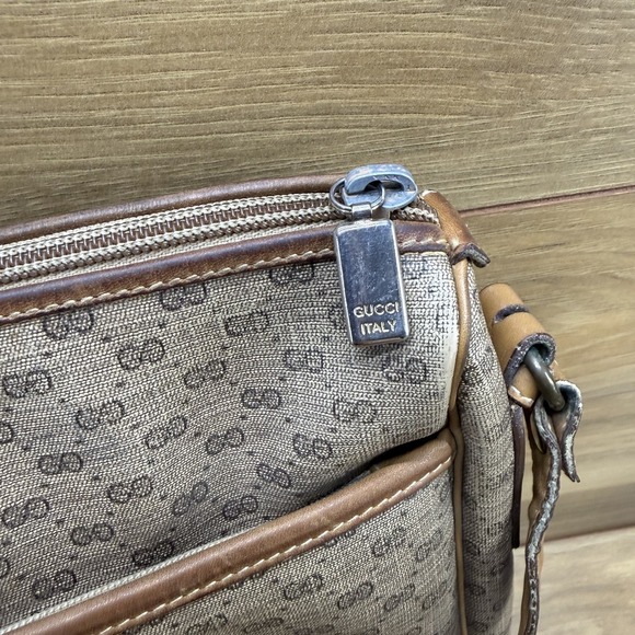 GUCCI Vintage Monogram Large Zip Shoulder Bag Canvas And Leather Trim - Picture 6 of 16